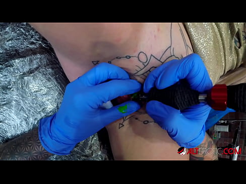 ❤️ Ekstremt tatovert hottie Sully Savage tok en tatovering på klitoris ❤️❌ Jævla ved no.raceporn.ru ️❤